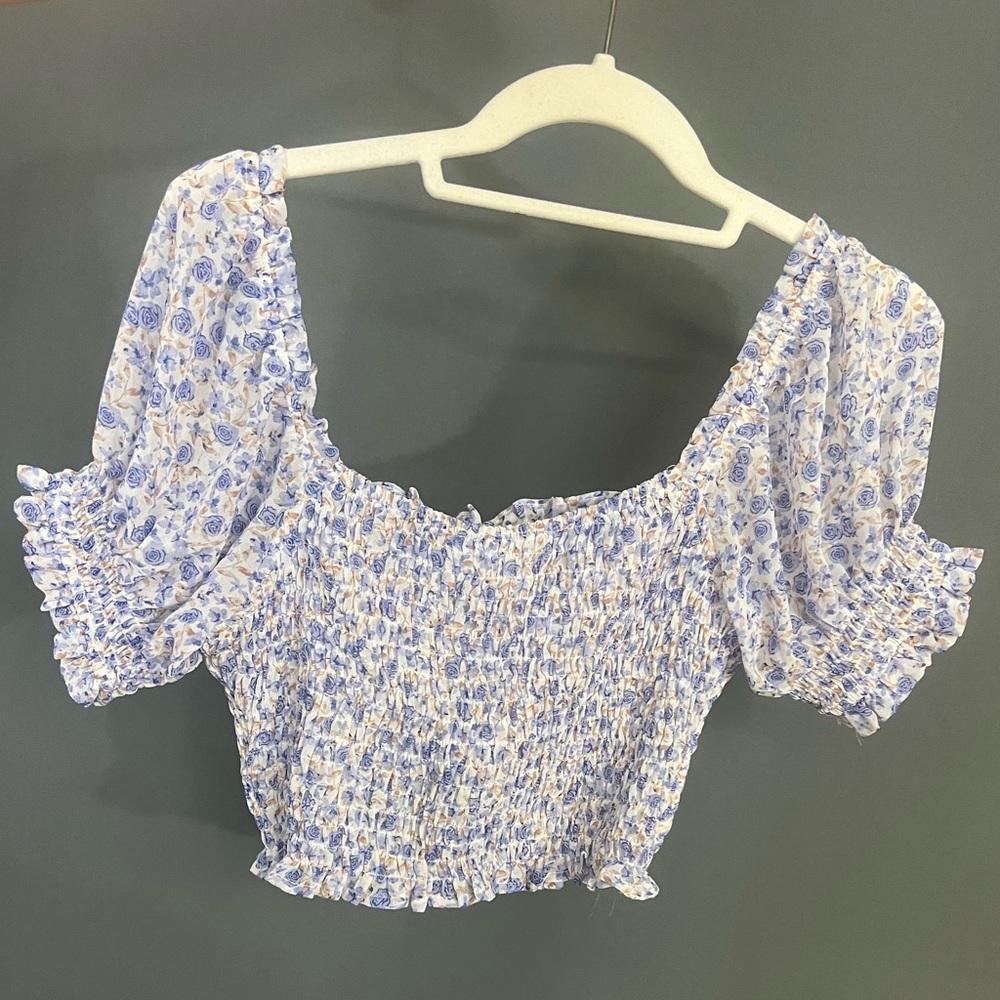 Le Lis Floral Top Size Small 💜
